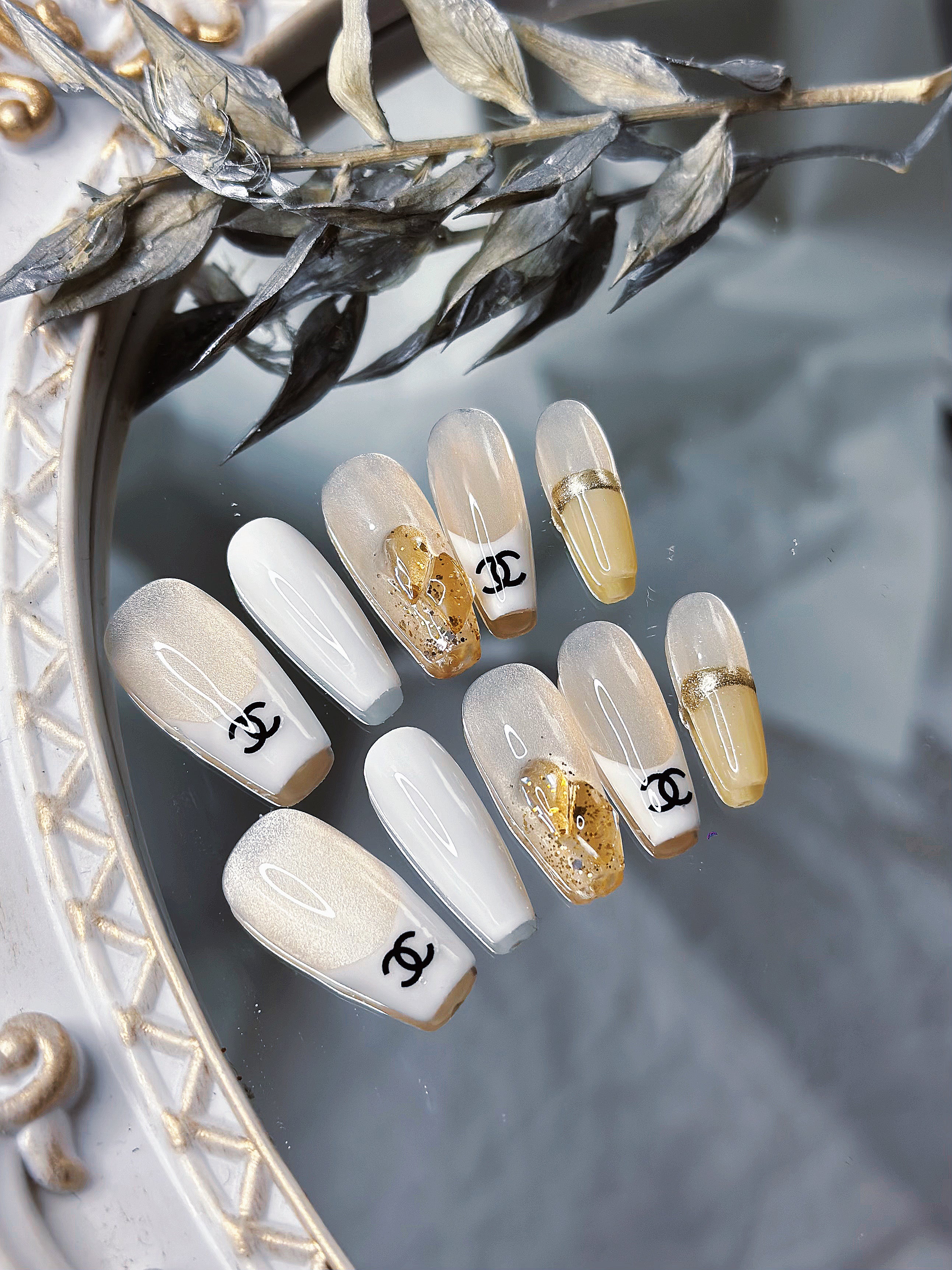 Chanel Chic Press-on Nails